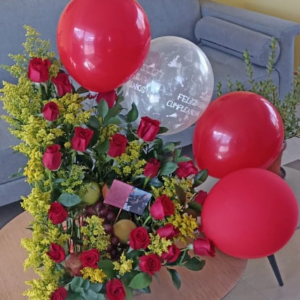 Arreglo frutal 24 rosas y globos R105